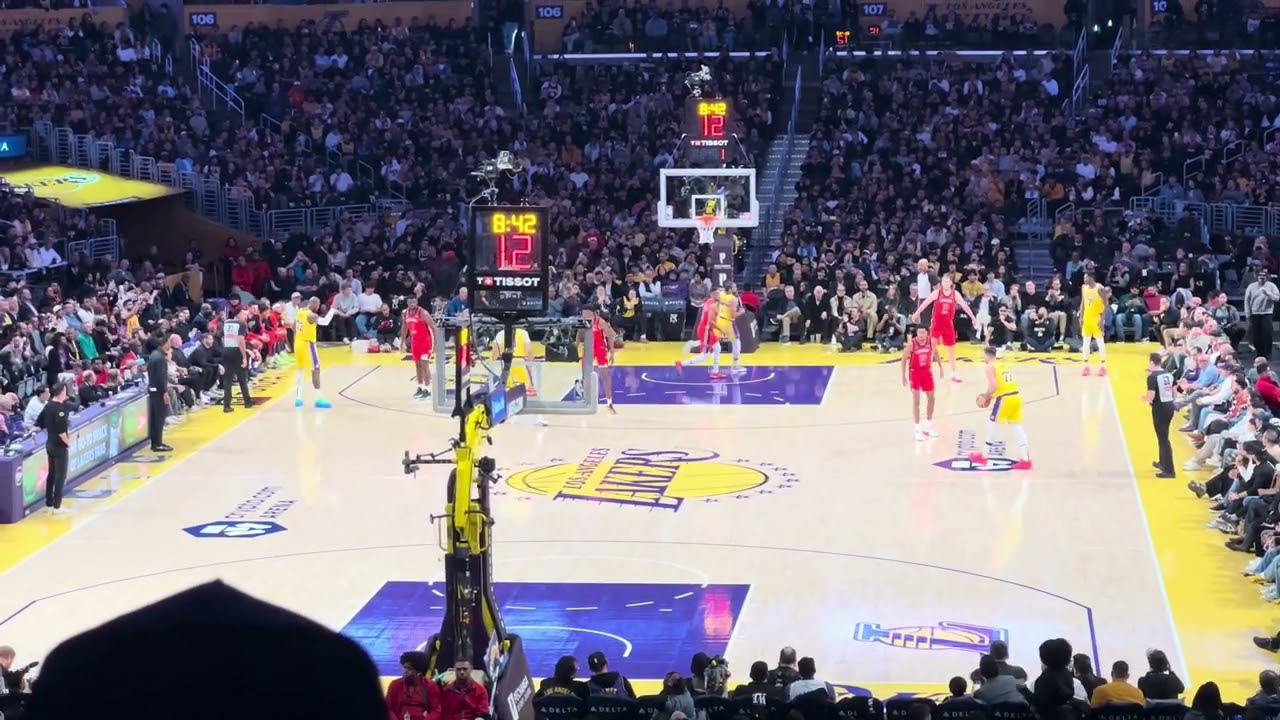 LeBron James hits his 50,000th-50,002nd point with a 3 pointer against the Pelicans on 2025-03-04