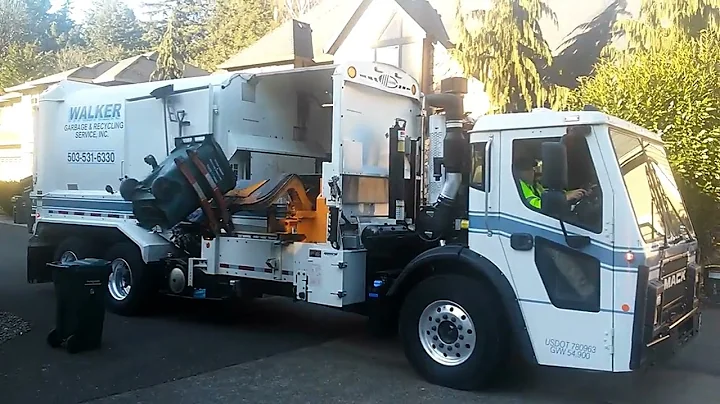 Mack LR Labrie Expert Helping Hand Garbage Truck!!