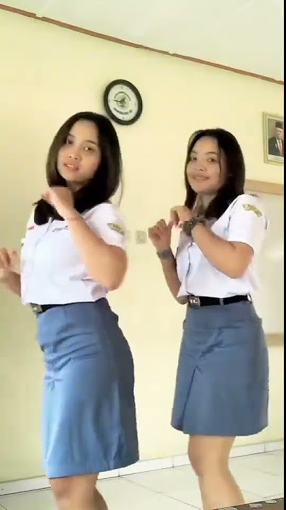 dua cewek cantik SMA goyang tiktok trend sound viral #shorts