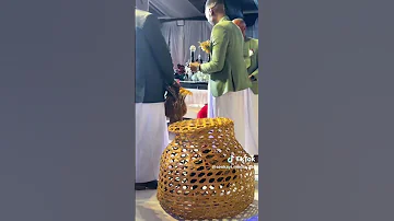 Omuko Bamukwasizza Enkoko Ye Mu Kwanjula Kwa Baby Gloria 