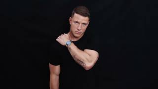 Christian McCaffrey wears BOLD Verso – Movado