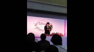 100本のバラの花束