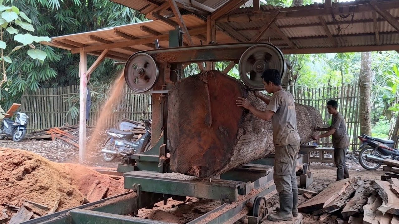 The surprising process of sawing a giant redwood log at a sawmill - YouTube