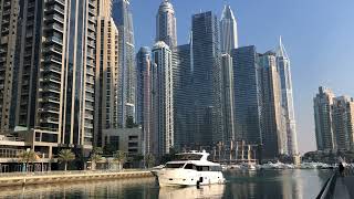 Недвижимость в Дубае. Билдинг N9 на фоне яхты в Дубай Марине