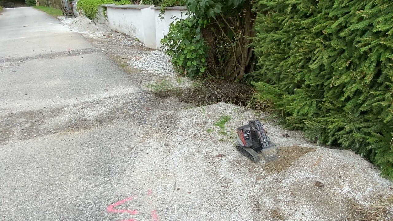 Rc bagr v měřítku 