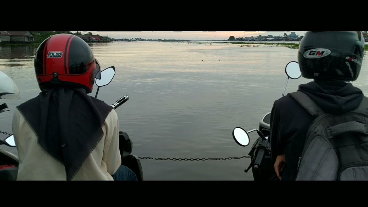 Ferry Penyeberangan di Sungai Kapuas, Kota Kuala Kapuas