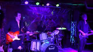 The Davanos - Hold Your Head Up (Argent) @EverettRockVideos