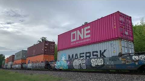 NS 20D Intermodal rounds the curve out of Jonesville, SC