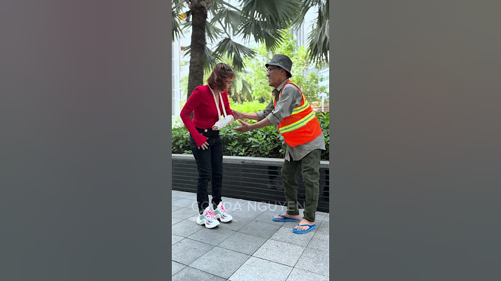 She needs to tie her shoelace [CONDA NGUYEN] #condanguyen #kindness #goodman #educationn#respect