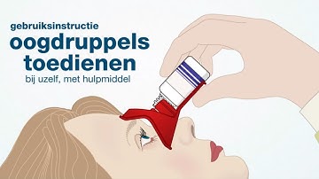 Oogdruppels bij uzelf met hulpmiddel