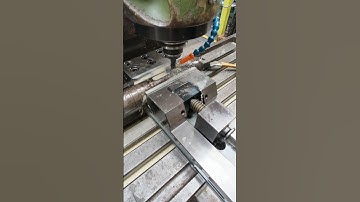 milling new keyway in old worn shaft #asmr #machine #manualmachinist #metal #milling #keyway #short