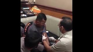 TERPESONA POLISI TAKUT DI SUNTIK BIKIN NGAKAK || STATUS WA || STORY WA LUCU