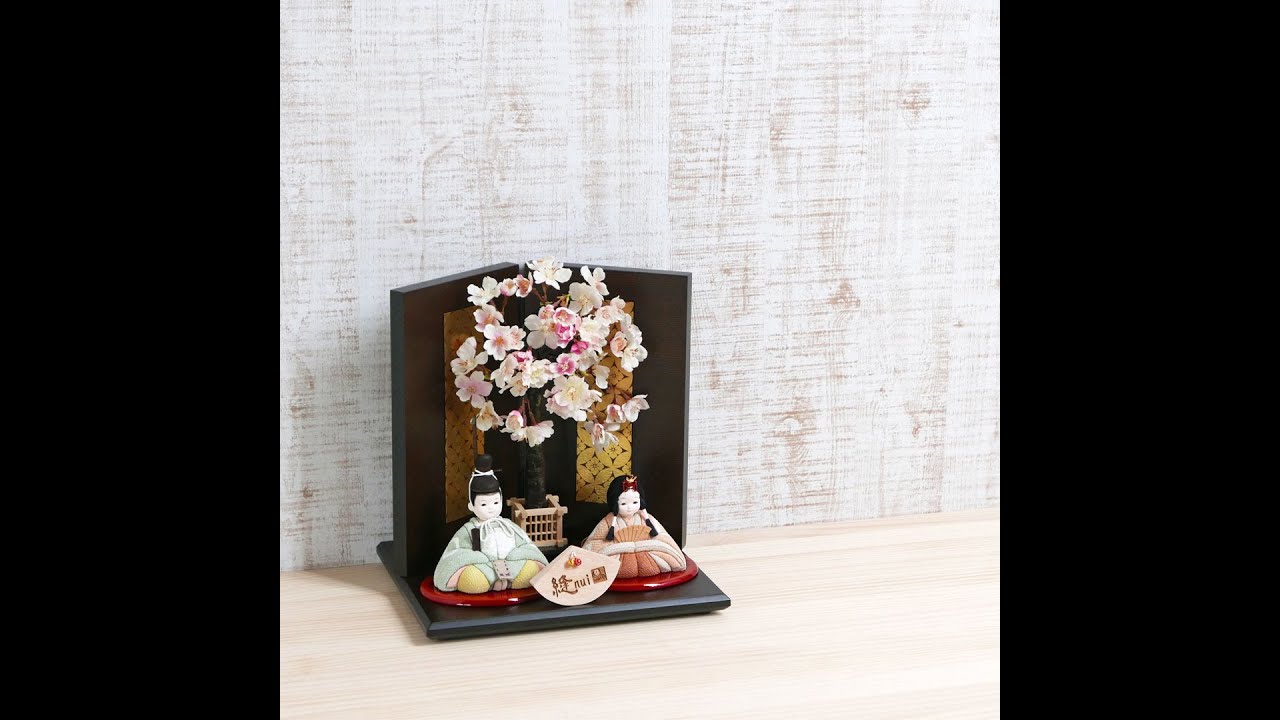 縫 おさなかわいい茜草木染衣装の木目込み人形七宝蒔絵木目屏風親王