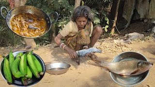 Download Lagu Nenek tua suku memasak kari ikan dengan pisang mentah dan memakannya || gaya hidup tradisional orang tua MP3