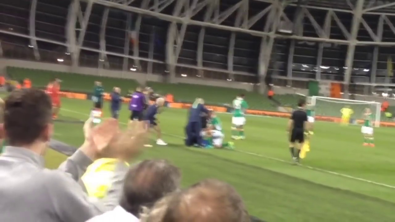 Robbie Keane Gets Great Standing Ovation from Ireland Fans on His Last Game