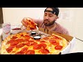 STUFFED CRUST PIZZA + BONELESS WINGS