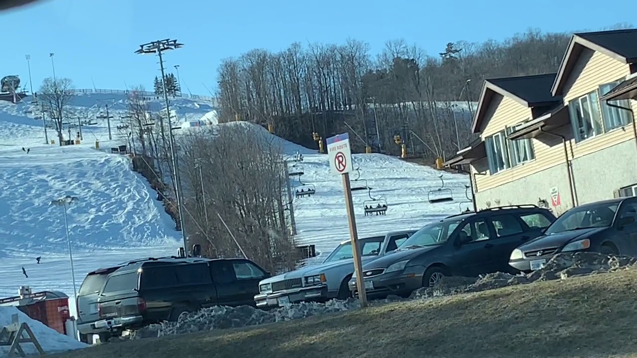 Mount ST. Louis Moonstone Lift/Ski at Oro-Medonte Canada - YouTube