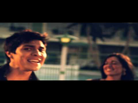 Watch the video for Me enamoro de su piel
