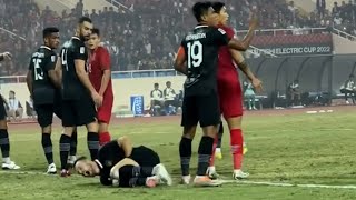 Chạm vào Văn Hậu, cầu thủ Indonesia 'ăn vạ' đỉnh cao