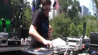 Ancient Astronauts &amp; DJ Manny - Worldwide Part 2 (live @ Lollapalooza 2010)