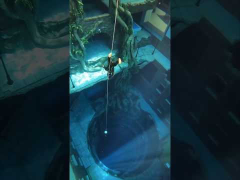 Esta é a piscina mais profunda do mundo... 🥶