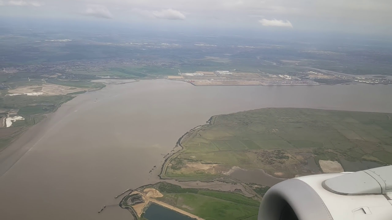 Stunning Landing In London City Airport Youtube