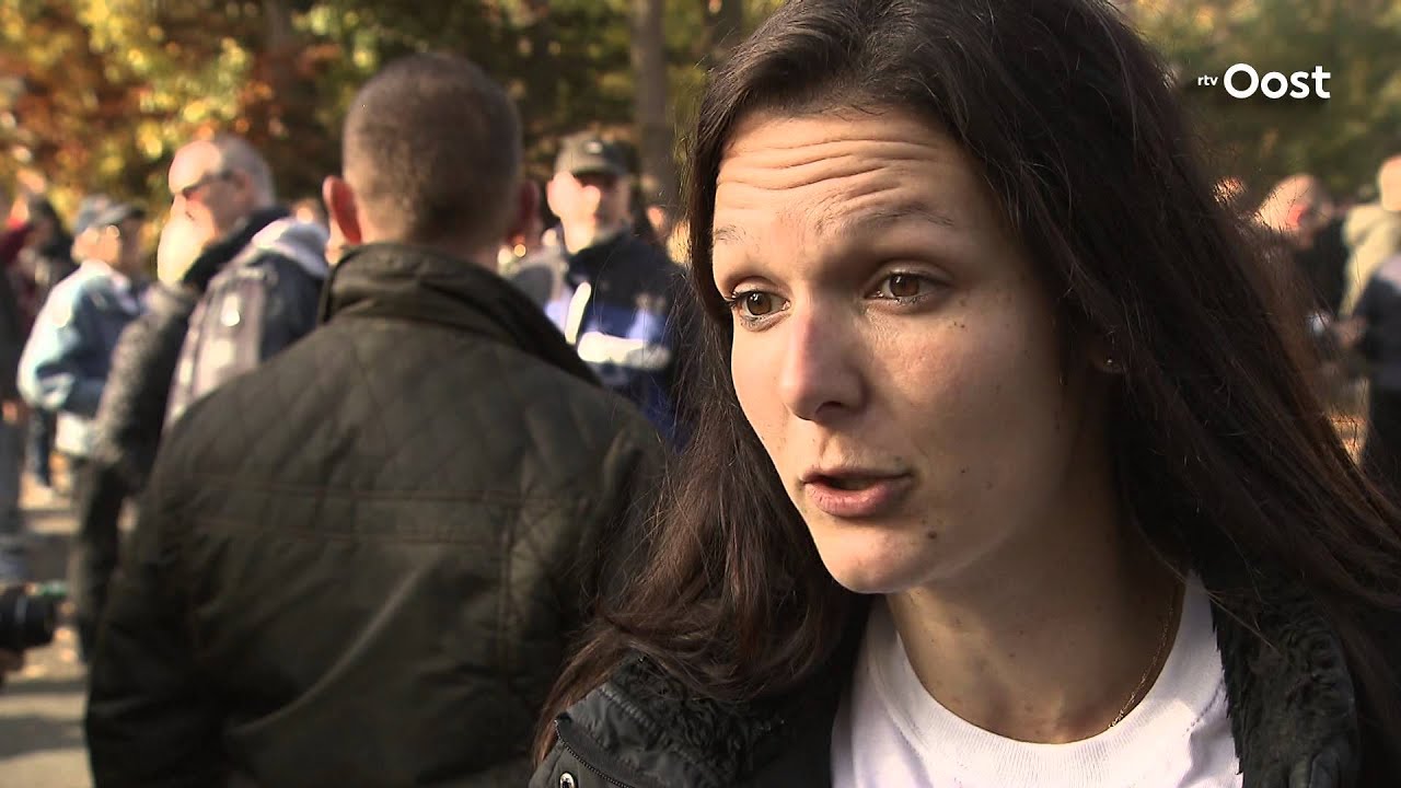 Politie pakt zes betogers op tijdens demonstratie tegen azc in Enschede