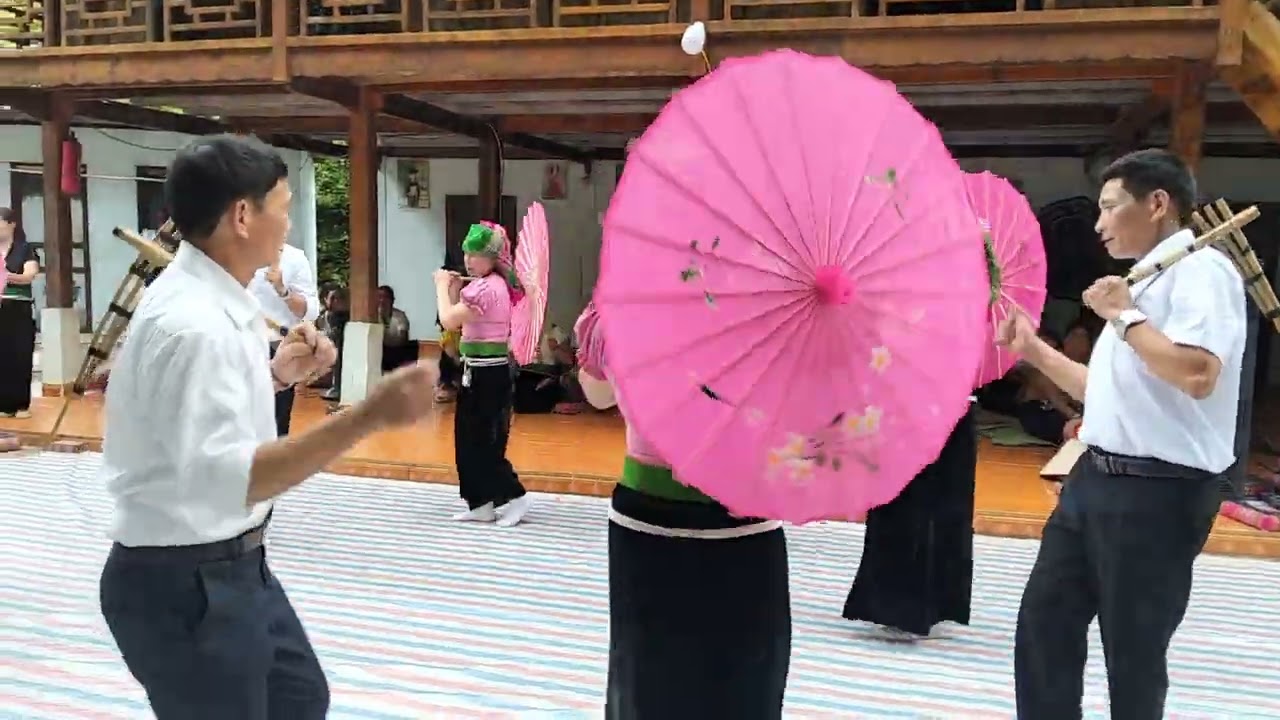 Đội văn nghệ nà tau ngọc Chiến sơn la