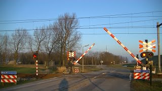 Spoorwegovergang Leeuwarden  Dutch Railroad Crossing