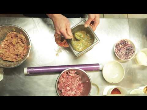 boulette-d'agneau-au-condiment-harissa-sur-lit-d'houmous-et-bouillon-de-couscous