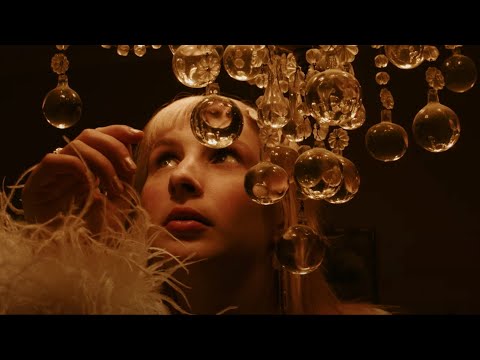 Putar Change My World - Alice on the roof