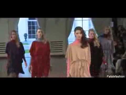 Two models fall during Mabille Fall 2011 (several ...