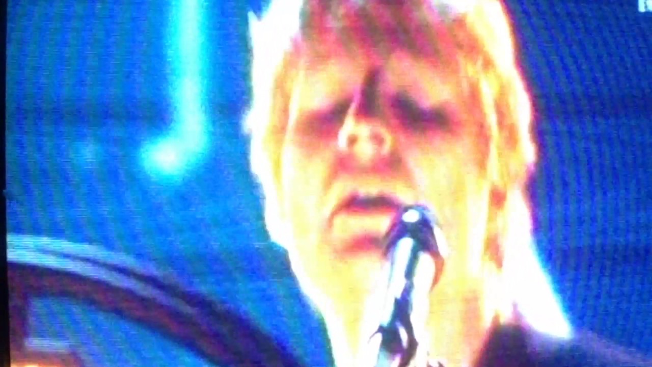 Ed Sheeran with the theme "Shape of You at the Grammy Awards 2017