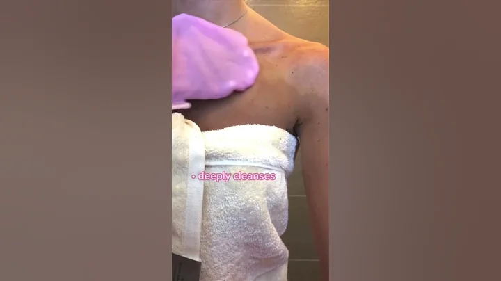 How can I use the exfoliating gloves effectively? Follow the steps for a glowing skin✨ #exfoliating