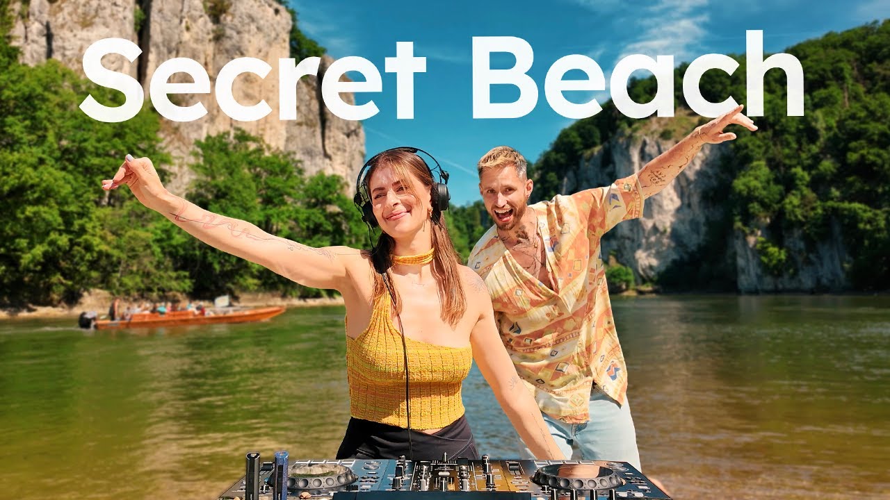 ⁣Melodic House Mix at a Hidden Bay