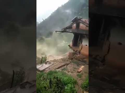 Landslide at Sanibheri gaupalika, West Rukum || हेर्दाहेर्दै रुकुममा पहिरोले घर लडायो !