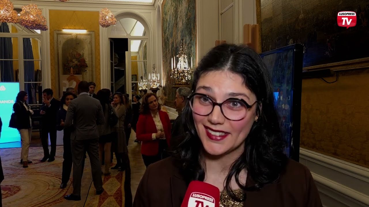 Fora da Caixa - coleção em diálogo? A exposição