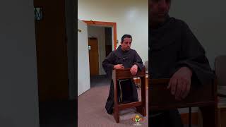 Cuando vas a la capilla a hablar con Dios… y te deja en visto 👀