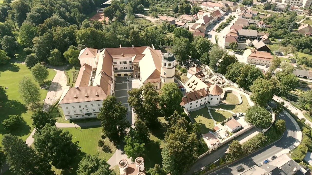 Zámek a park ve Vlašimi