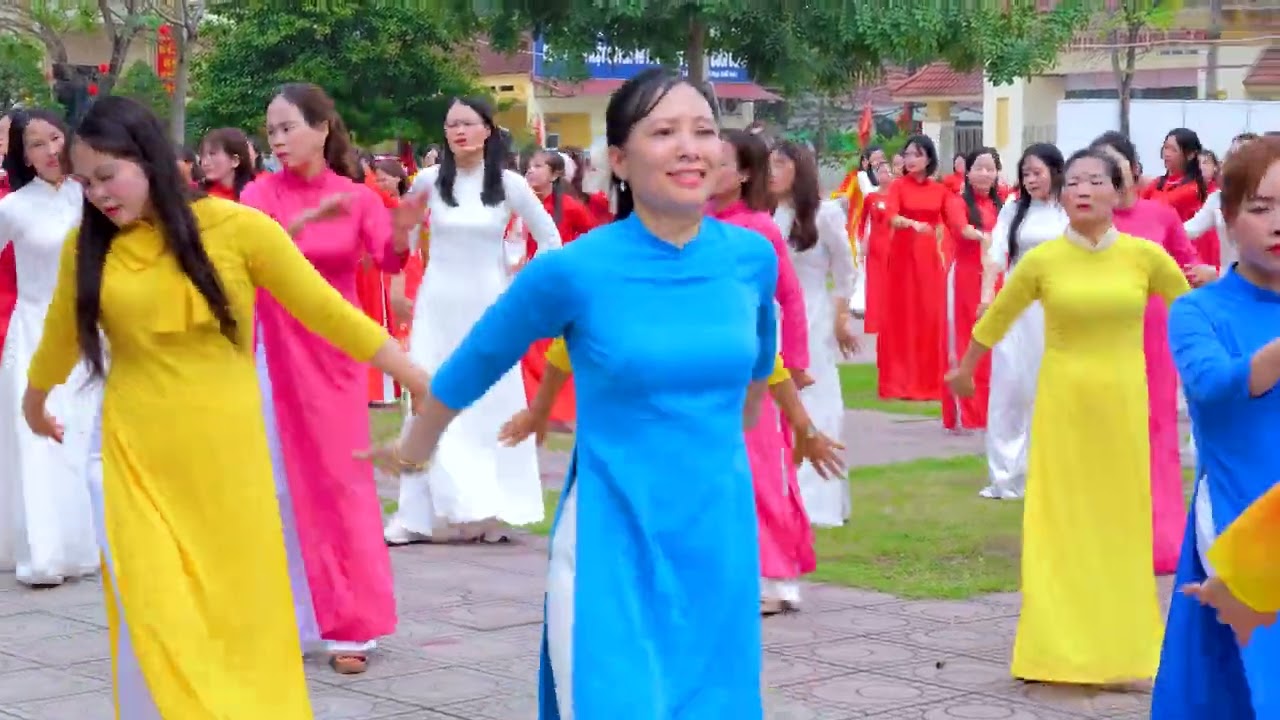 MÀN ĐỒNG DIỄN ÁO DÀI - HỘI PHỤ NỮ XÃ BÌNH PHÚ, TỈNH PHÚ THỌ