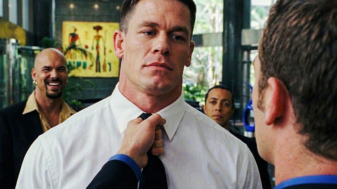 رجل غني أهان موظف بسيط… ومكانش يعرف إنه قاتل سابق.