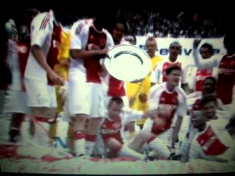 Ajax kampioen 2011 John Heitinga reikt de schaal u...