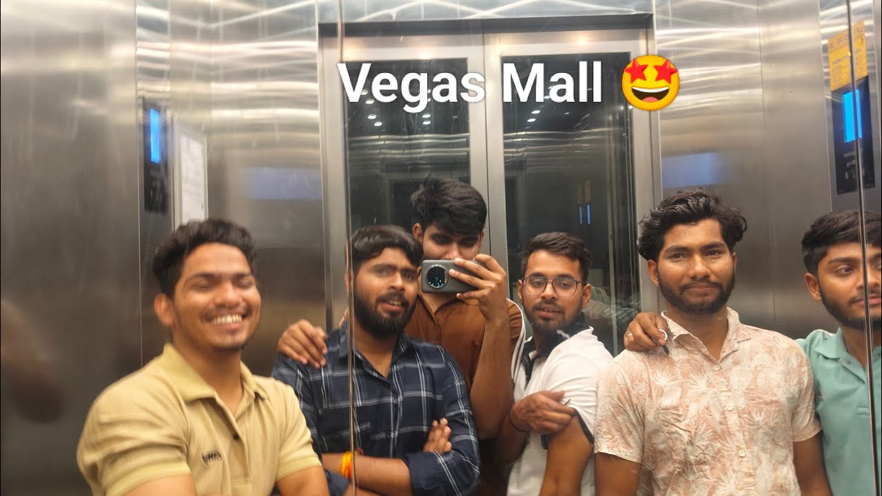 #vlog 16, Raat ko gya sare dost Vegas Mall 🤩