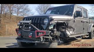 jeep gladiator had a bad accident. Major damage!