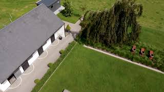 Abri en M&eacute;tal dans le Jardin