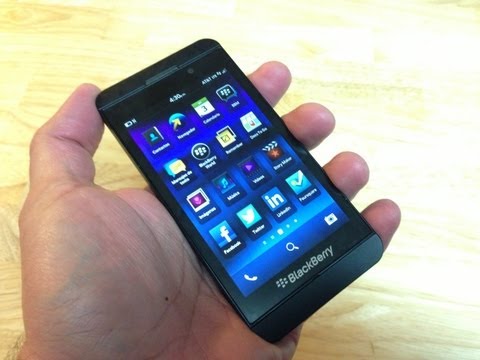 Video: ¿Cómo utilizo el cargador automático en BlackBerry z10?