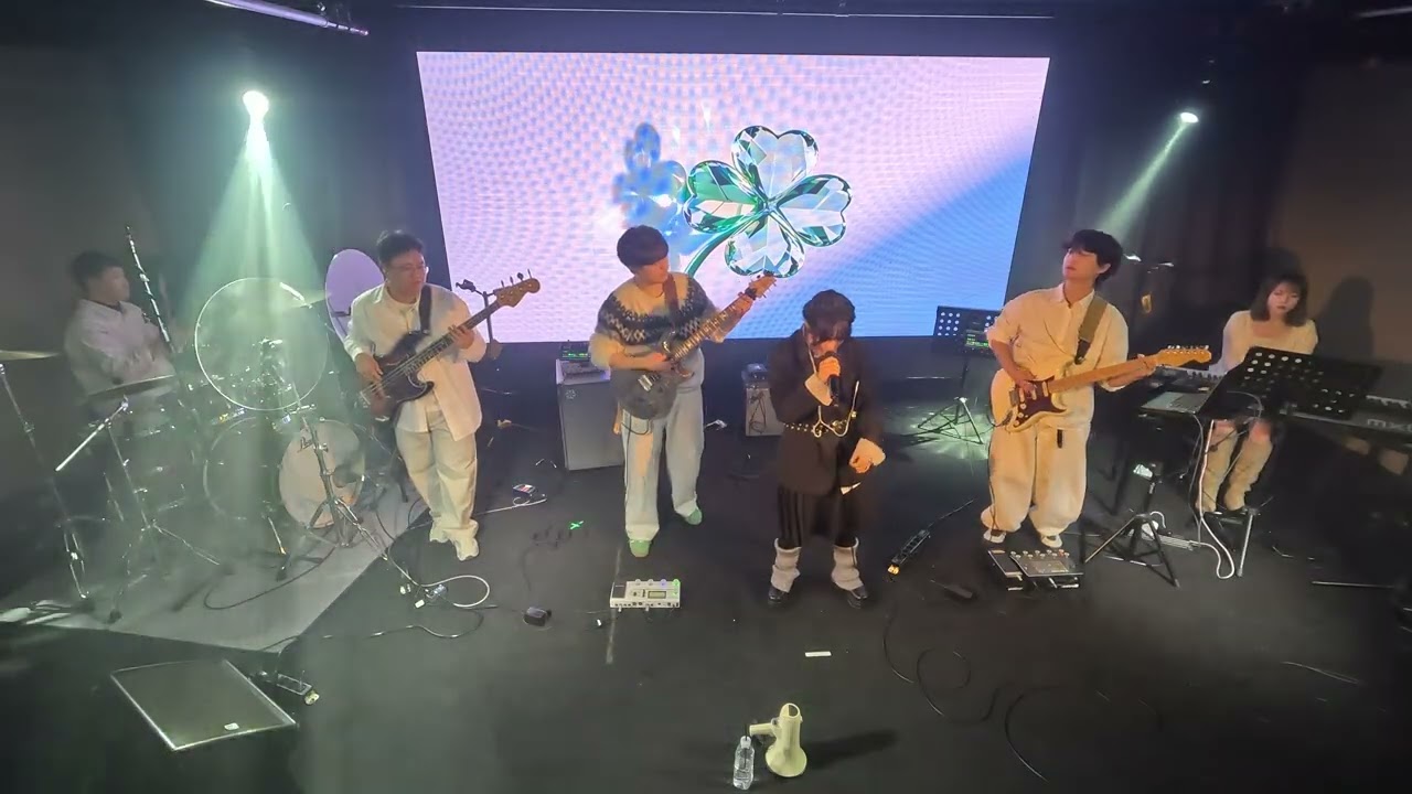 0131공연, Get lucky