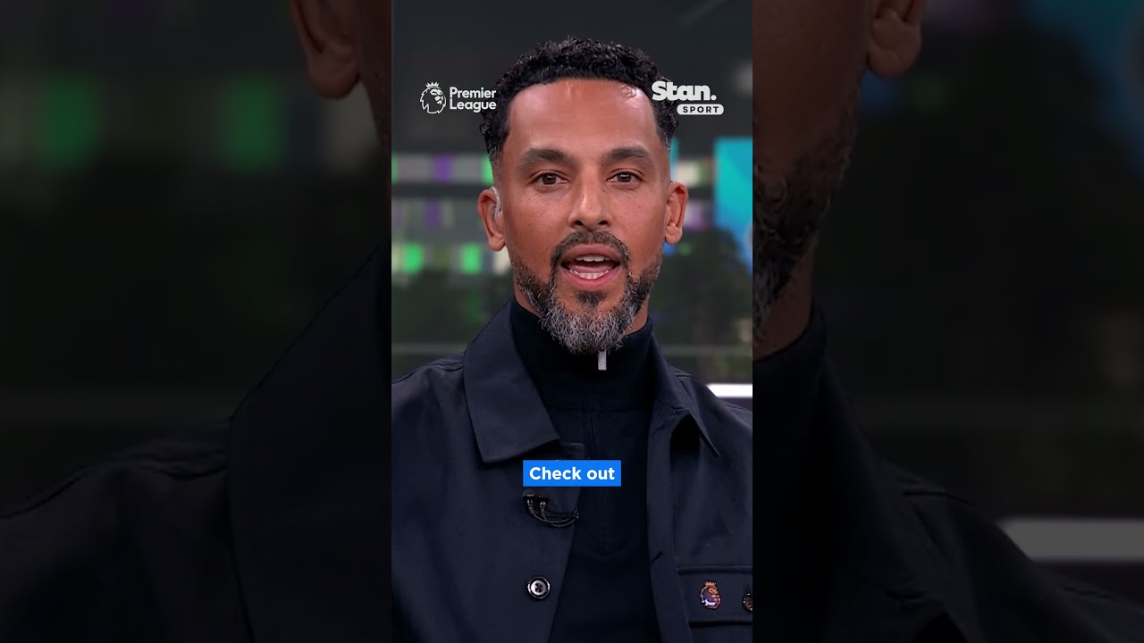 The Premier League trophy is doing a tour of Australia 🏆🇦🇺 It’s bringing Theo Walcott along with it!