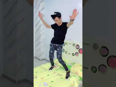 لما امك تدخل عليكو وانتو مشغلين اغاني احيه