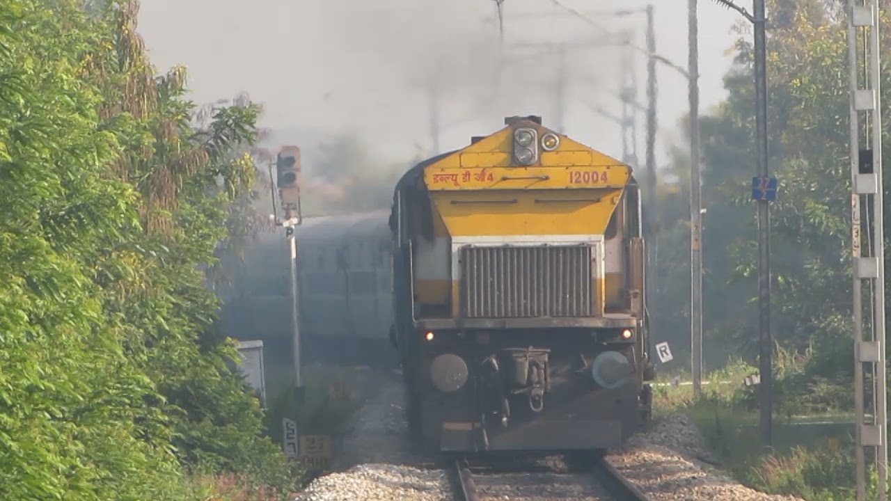 Long Hood Front GOLDEN EMD powers UDYAN EXPRESS - Indian Railways